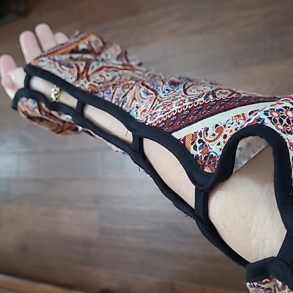 Rose & Olive Colorful Abstract Paisley Print Blouse with Open Sleeves size 2X - Picture 4 of 9